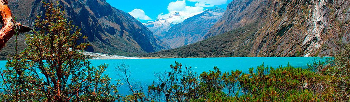 Peru: Bus-Tour Hiking Quebrada Llanganuco: Lagunas Chinancocha and Orconcocha (3850 m)