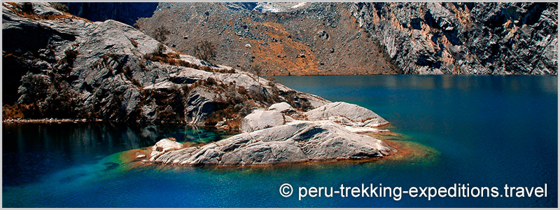 Peru: Trekking Laguna Churup Adventure over (4450 m)