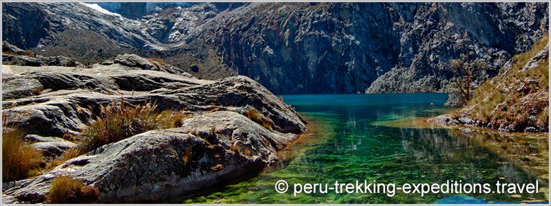 Peru: Trekking Laguna Churup Adventure over (4450 m)