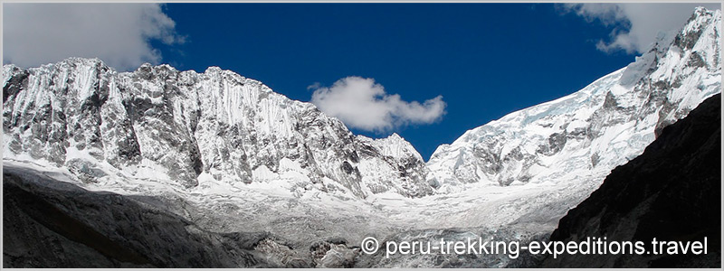 Peru: Trekking Laguna Llaca Adventure over (4474 m)