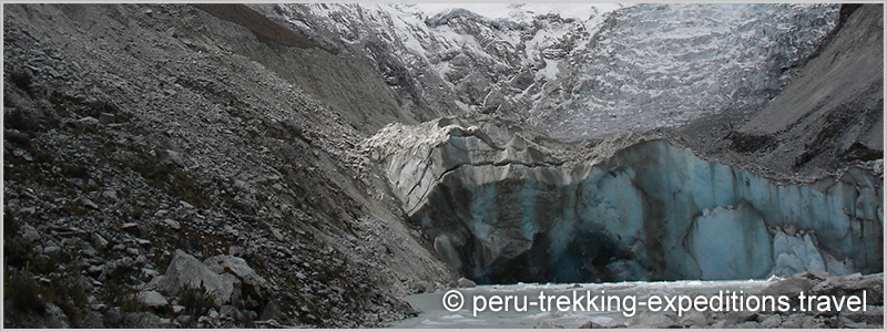 Peru: Trekking Laguna Llaca Adventure over (4474 m)