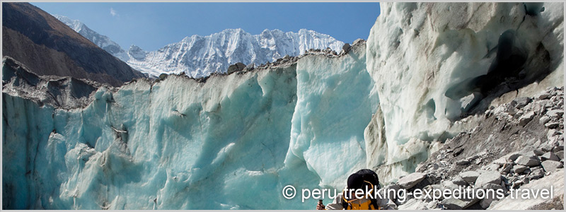 Peru: Trekking Laguna Llaca Adventure over (4474 m)