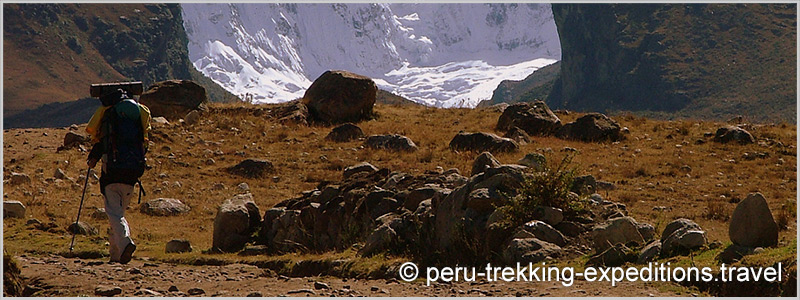 Peru: Trekking Laguna Llaca Adventure over (4474 m)