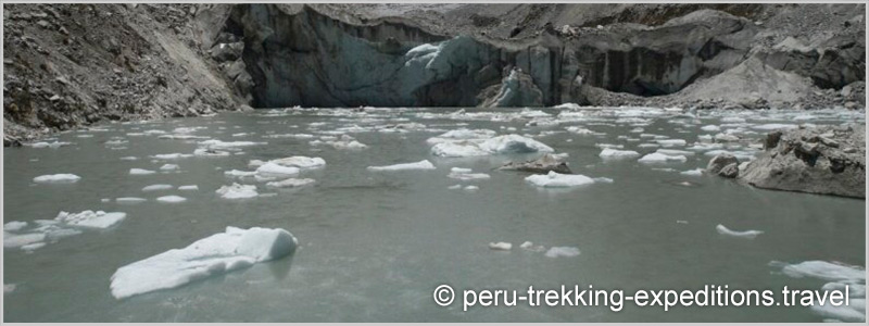 Peru: Trekking Laguna Llaca Adventure over (4474 m)