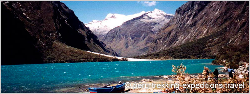 Peru: Bus-Tour Hiking Quebrada Llanganuco: Lagunas Chinancocha and Orconcocha (3850 m)