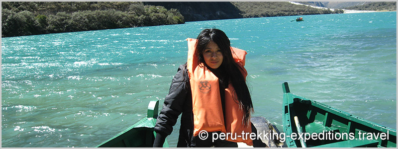 Peru: Bus-Tour Hiking Quebrada Llanganuco: Lagunas Chinancocha and Orconcocha (3850 m)