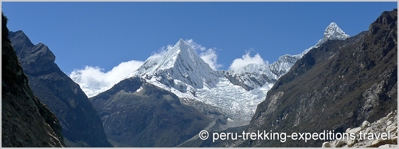 Peru: Trekking Laguna Paron Adventure over (4200 m)