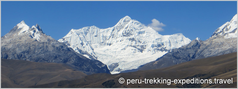 Peru: Trekking Laguna Churup Adventure over (4450 m)