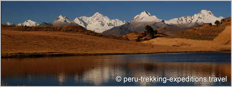 Peru: Trekking Laguna Churup Adventure over (4450 m)